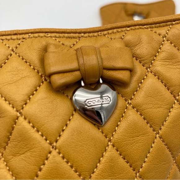 NWT Coach Quilted Bow Charm Leather and Wool Gloves in Amber - Picture 3 of 9